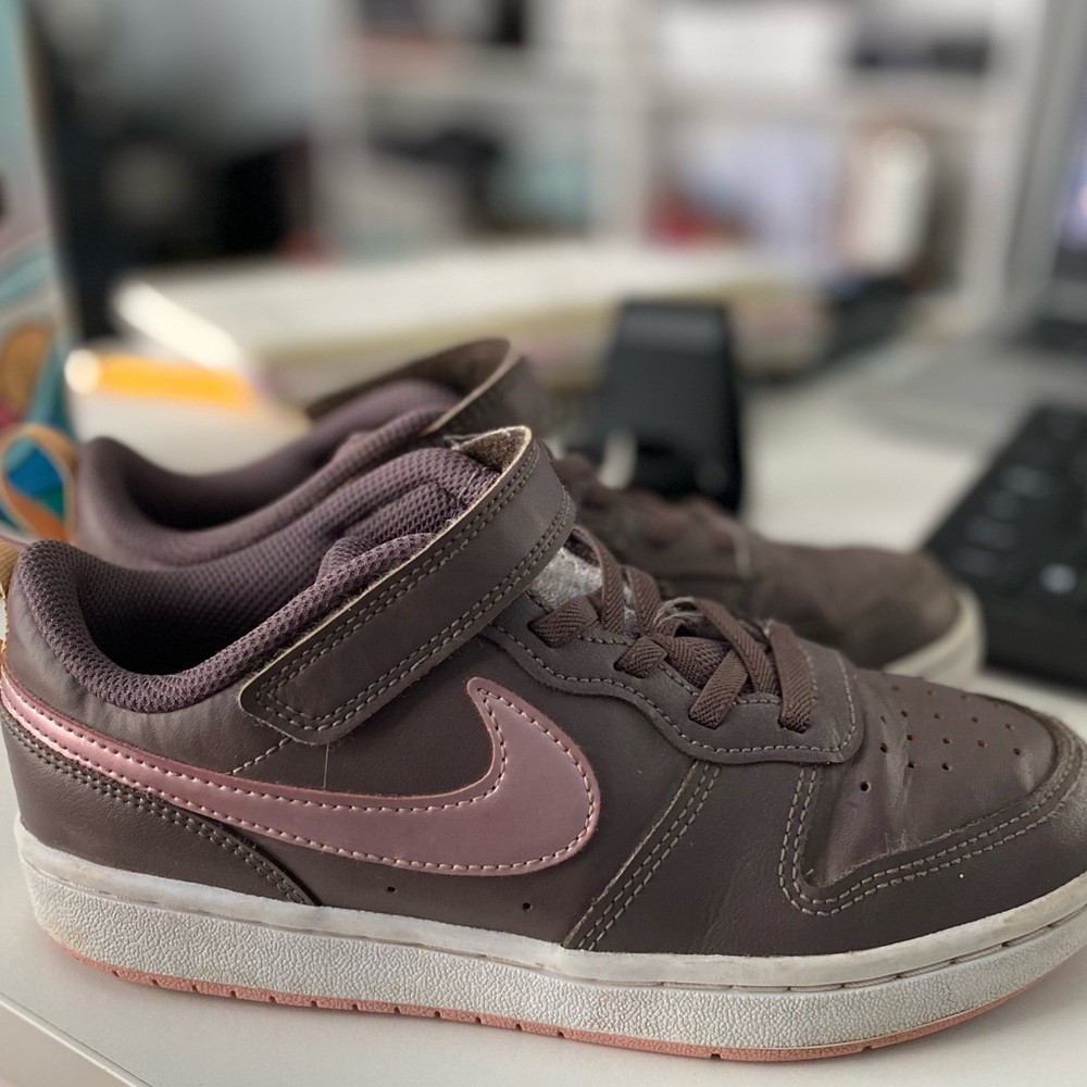 Nike Kid’s court Borough Low 2 shoes purple and pink